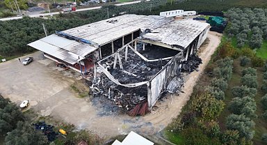 Yangında kullanılamaz hale gelen soğuk hava deposu dronla görüntülendi
