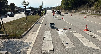 Yaya geçidinde otomobilin çarptığı elektrikli bisikletin sürücüsü öldü