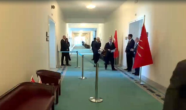 Yeni Partili Emir, Kılıçdaroğlu'nun odasının karşısındaki odasının önüne şerit çektirdi