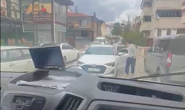 Yol tartışmasında öğrenci servisine saldırdı