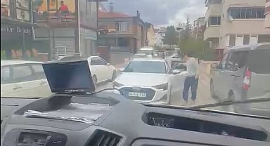 Yol tartışmasında öğrenci servisine saldırdı