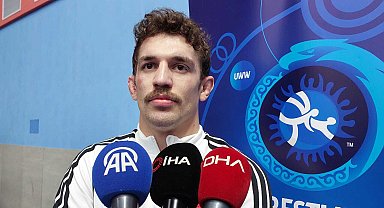 Yüksel Sarıçiçek, Dünya Güreş Şampiyonası'nda finale yükseldi