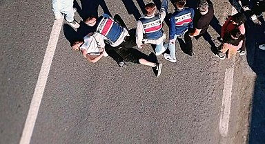 Zeytin işçiliği yapan cezaevi firari, jandarmanın sıkı takibiyle yakalandı