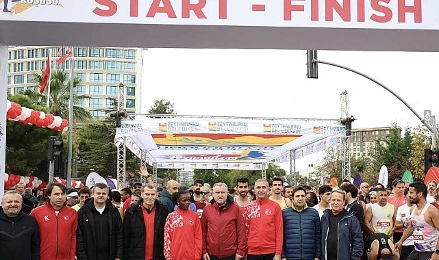 Zeytinburnu'nda 17'nci Cumhuriyet Koşusu gerçekleşti