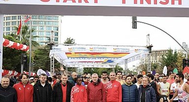 Zeytinburnu'nda 17'nci Cumhuriyet Koşusu gerçekleşti