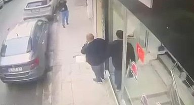 Zeytinburnu'nda esnaf kendisini tehdit eden saldırganı silahla yaraladı; güvenlik kamerası görüntüleri ortaya çıktı