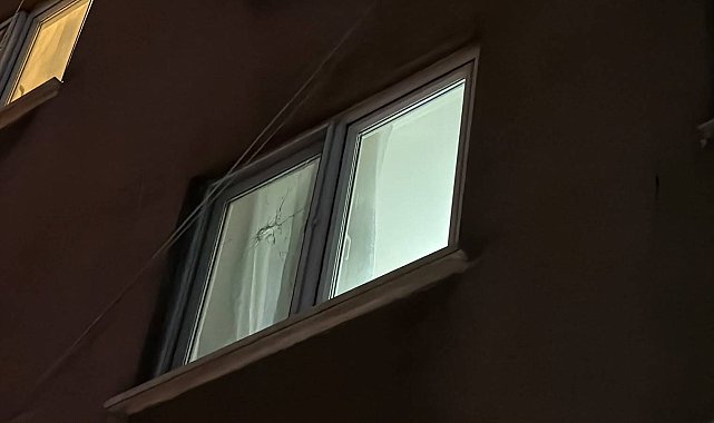 Zeytinburnu'nda iki grup arasında silahlı kavga; binalara ve iş yerine mermi isabet etti