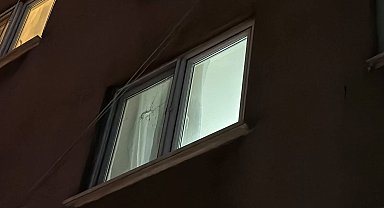 Zeytinburnu'nda iki grup arasında silahlı kavga; binalara ve iş yerine mermi isabet etti