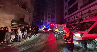 Zonguldak'ta 2 katlı bina çöktü; enkazda kalan 2 kişiden 1'i sağ, diğerinin cansız bedeni çıkarıldı - Yeniden