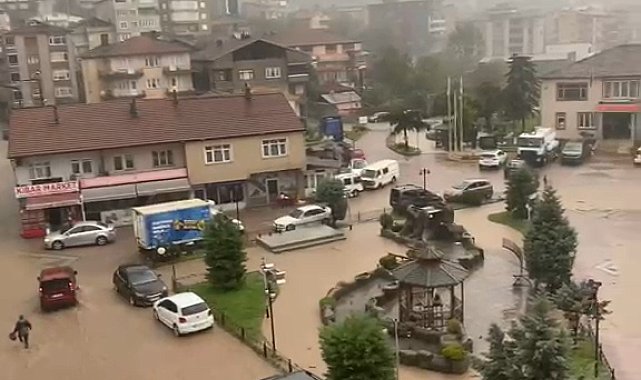 Zonguldak'ta cadde ve sokaklar göle döndü