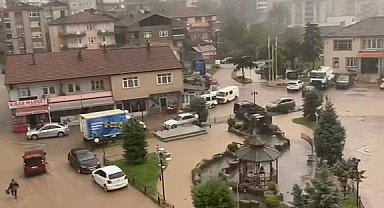 Zonguldak'ta cadde ve sokaklar göle döndü