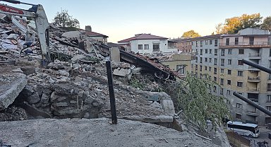 Zonguldak'ta çöken 3 katlı evin çevresindeki 7 bina tahliye edildi