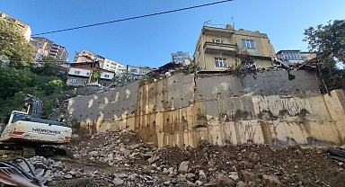 Zonguldak'ta çöken 3 katlı evin çevresindeki 7 bina tahliye edildi