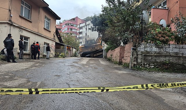 Zonguldak'ta riskli apartmanın yıkımı başladı