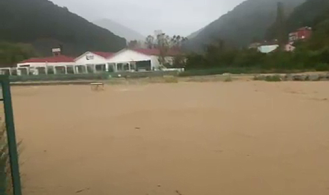 Zonguldak'ta sağanak; dereler taştı, istinat duvarı çöktü