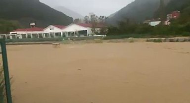 Zonguldak'ta sağanak; dereler taştı, istinat duvarı çöktü