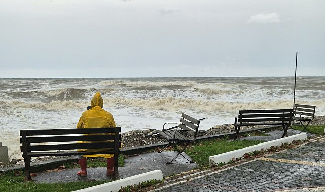 Zonguldak'ta sağanak; dereler taştı, istinat duvarı çöktü