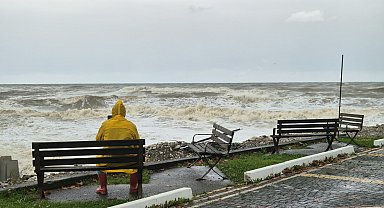 Zonguldak'ta sağanak; dereler taştı, istinat duvarı çöktü