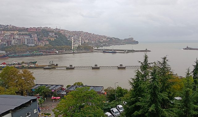 Zonguldak'ta yağmur sonrası denizin rengi değişti