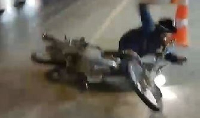 TIR'dan yola dökülen yağ nedeniyle motosiklet devrildi
