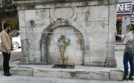 İAÜ Öğrencileri Tarihi Çeşmeyi Yıkılmaktan Kurtardı - İstanbul