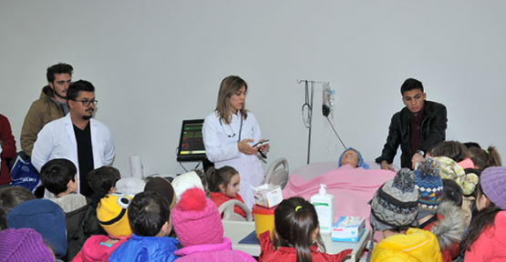 Karaman'da minikler Hemşirelik Bölümü  gezdi