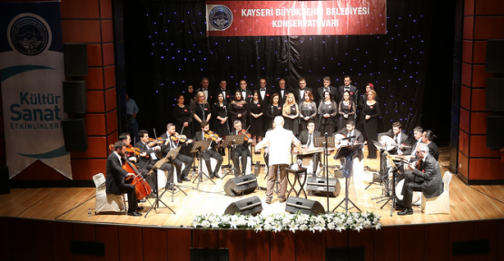 Kayseri'de Şarkılarla Canım Türkiye'm Gecesi İlgi Gördü
