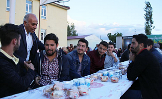 Karaman'lılar ilk iftar sofrasında buluştu