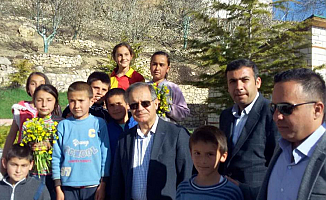 Vali Tapsız Balkusan Köyünü Ziyaret Etti