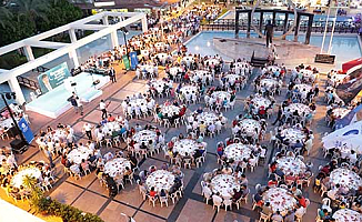 Başkan Menderes Türel, orucunu Kemerli vatandaşlarla açtı